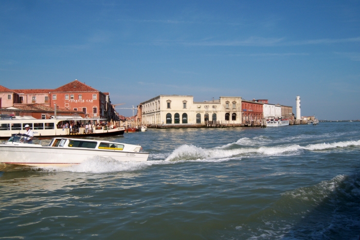 100_1728 small VENICE.jpg - 243749 Bytes